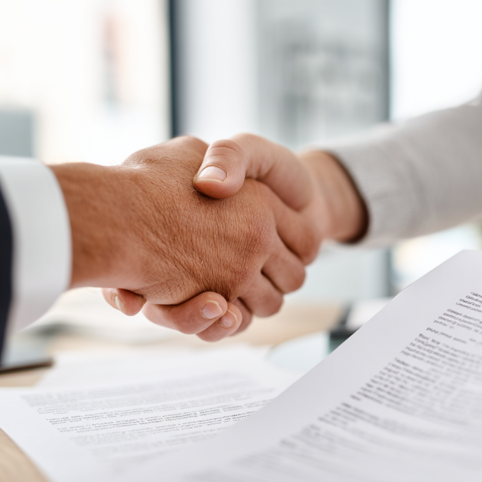 gabyalv93_Ultra-realistic_candid_corporate_photography_close-_2005ec63-319c-487e-870a-c96cbfbd8eeb_2